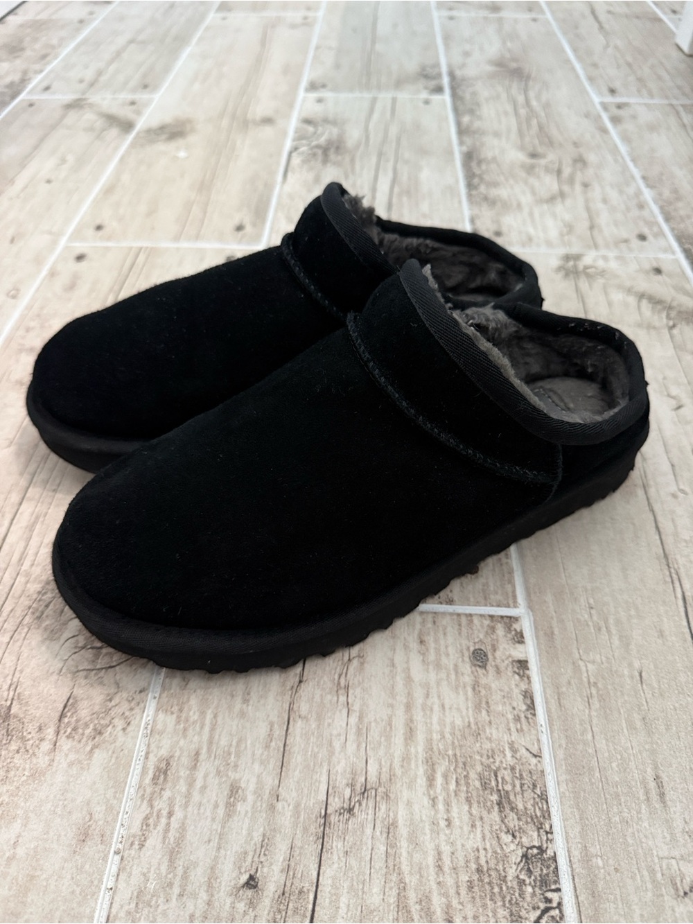 UGG Classic Slippers- Black size 8